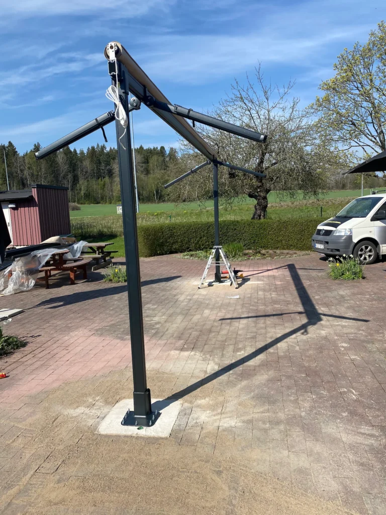 Två stolpar pergolamarkis