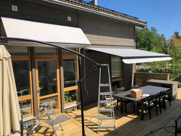 Fönstermarkis och terassmarkis monterade i Tullinge